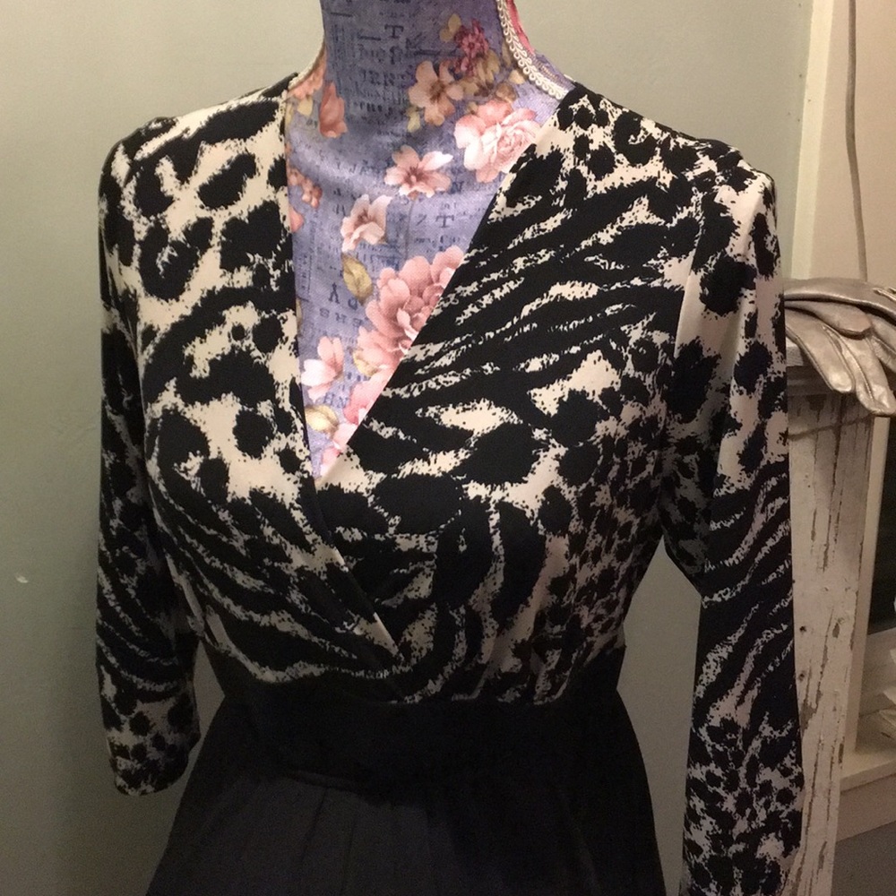 HOST PICK Two Hearts Black & Leopard Print Maternity Dress sz Small